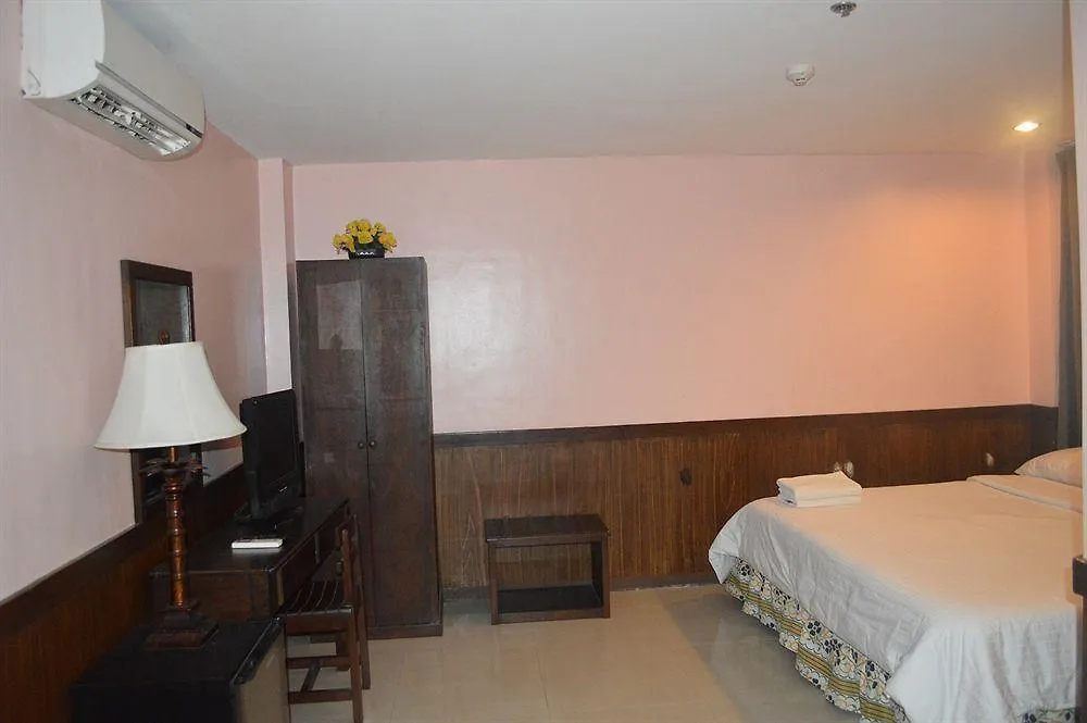 Alu Hotel Davao 2*,  Philippines