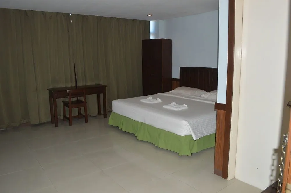 Alu Hotel Davao 2*,