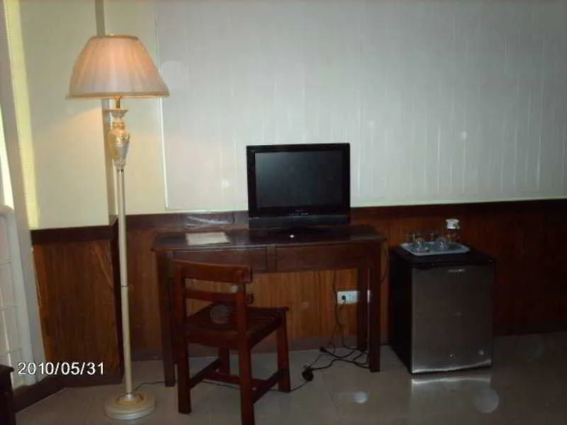 Alu Hotel Davao 2*,